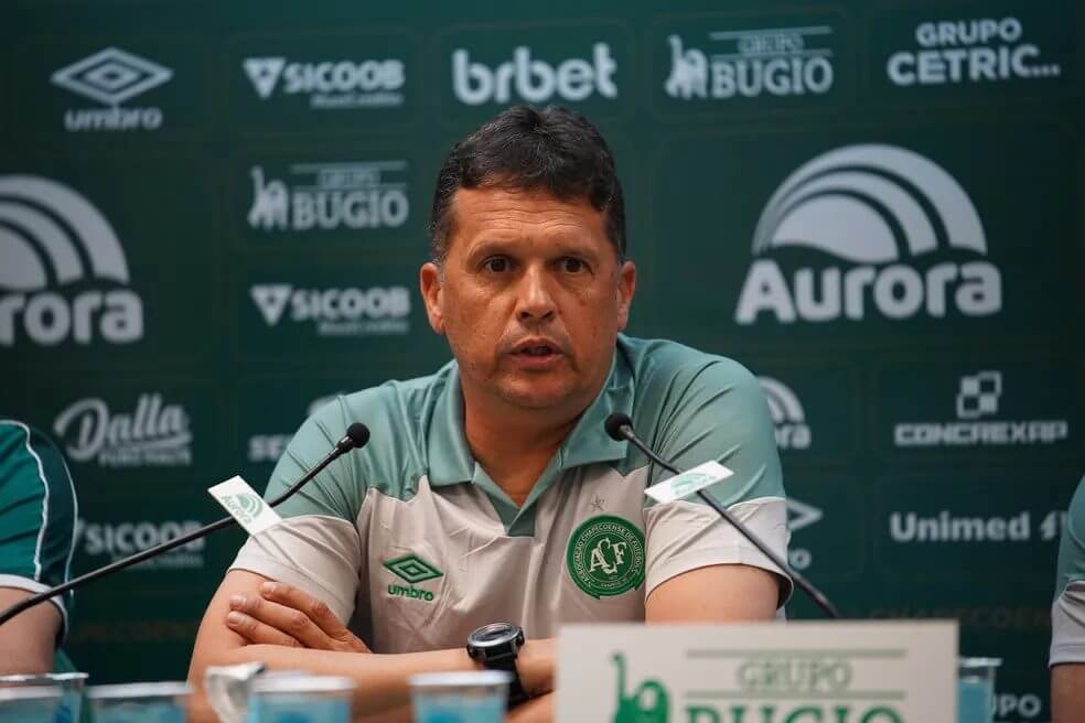 Chapecoense apresenta seu novo técnico