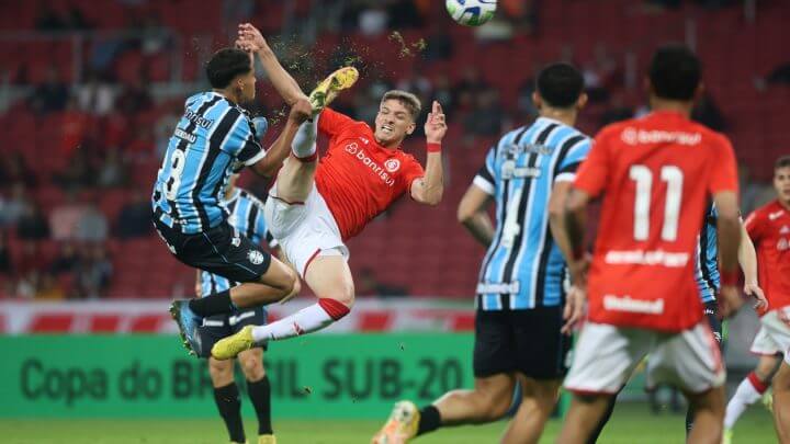 Atacante do Internacional faz golaço digno de Prêmio Puskas durante GreNal (Foto: Ricardo Duarte/SC Internacional)