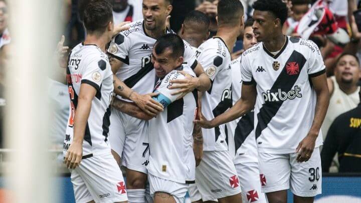 Vasco comemora gol contra o Atlético-MG no Maracanã