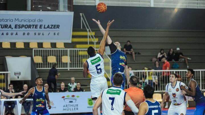 AJAB Jaraguá (branco) segue única invicta do Catarinense (foto_ Jefferson Fischer _ @jfischer_fotografia) (2)