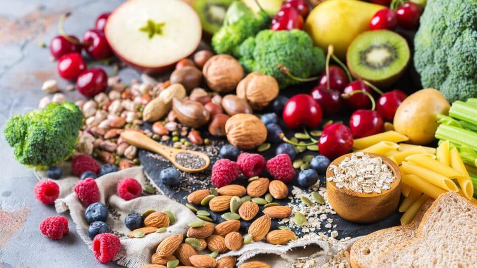 Variedade de alimentos ricos em fibras