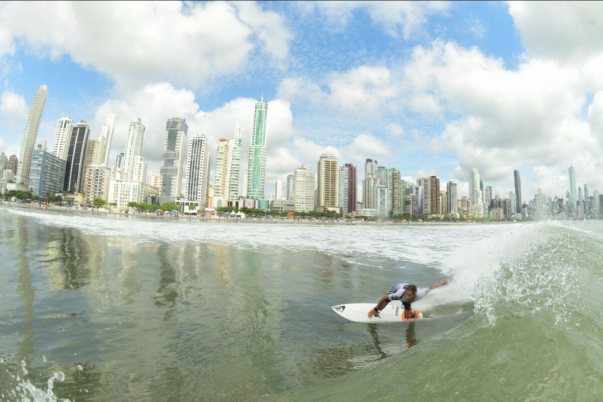 Final de semana de surf em Balneário Camboriú com a 2ª Etapa do Circuito Surf Talentos Oceano 2023