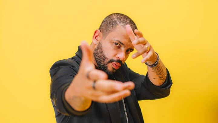 Inauguração de loja terá a presença do rapper Projota na Grande Florianópolis