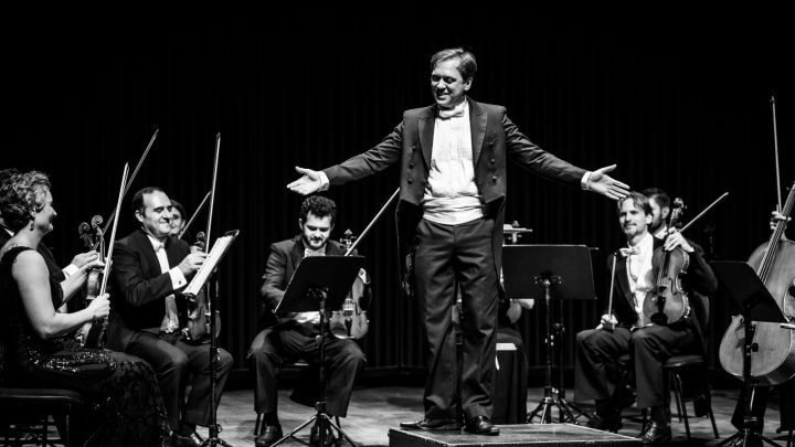Maestro Jeferson Della Rocca estará mais uma vez na regência de um grande espetáculo da Camerata. crédito Toia Oliveira