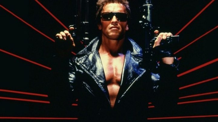 Exterminador do Futuro com duas armas