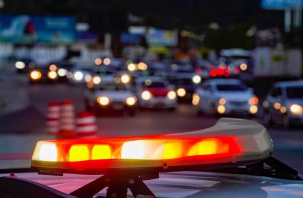 Disparo acidental acertou a perna de uma pessoa