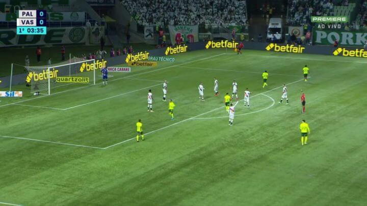 Palmeiras venceu o Vasco com gol de falta de Raphael Veiga (Foto: Onefoobal/Reprodução)