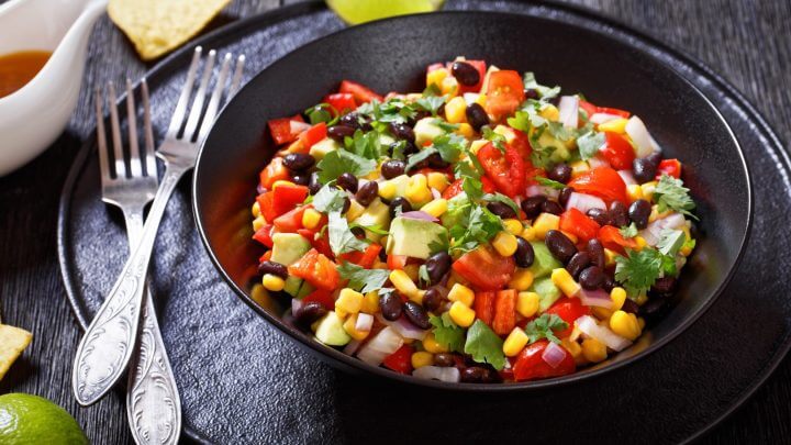 Salada de feijão preto e abacate