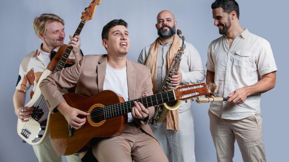 Show “Bússola” conduz viagem sonora diversa criada pelo jovem compositor David Toledo