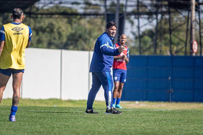 Barroca deve testar trio mais ofensivo contra o Tombense