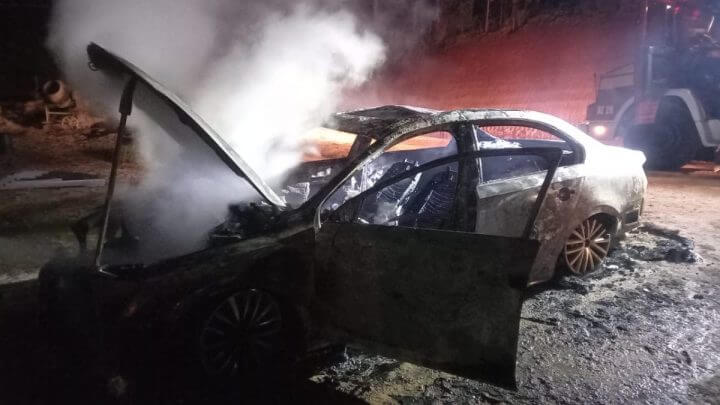 Carro foi encontrado incendiado durante as buscas