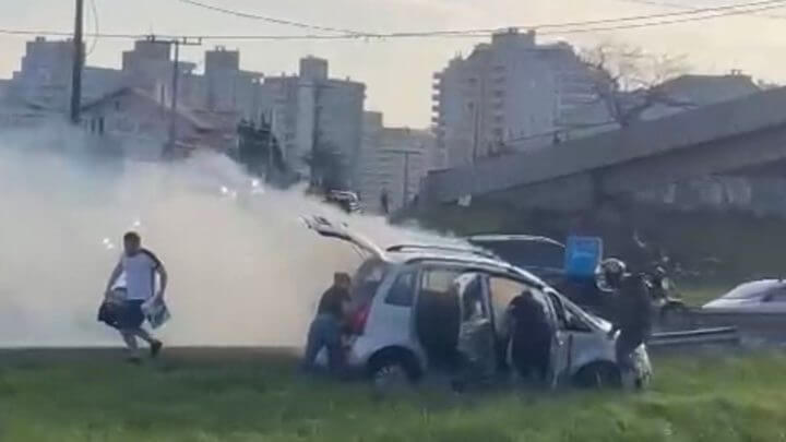 carro pega fogo