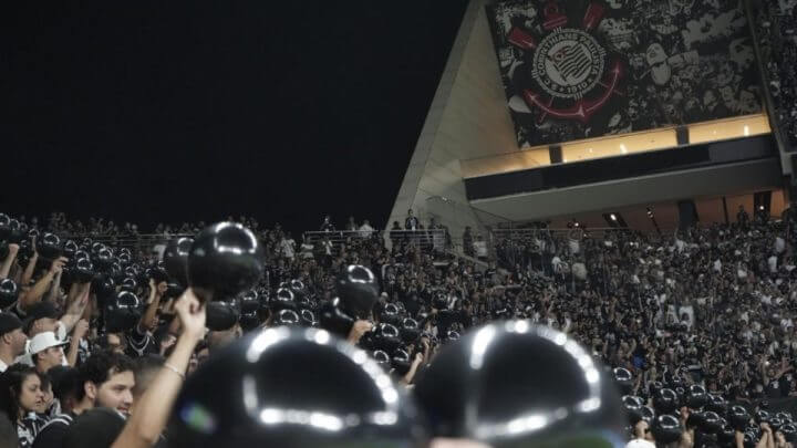 torcida do corinthians prestou homenagem Evander Portilho