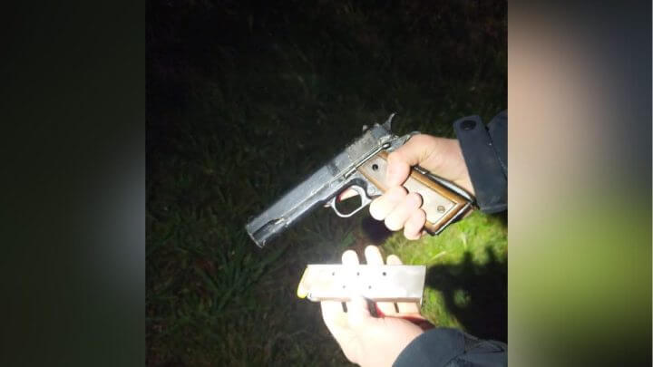 Arma foi encontrada com o suspeito durante a prisão