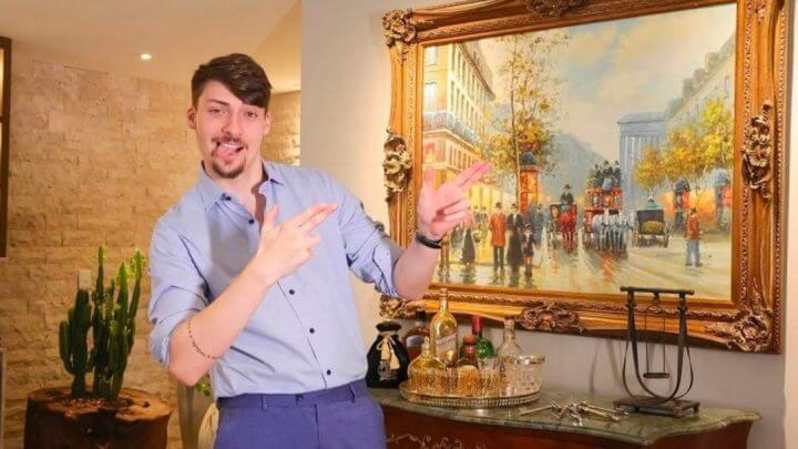 Jair Renan no apartamento dele em Balneário Camboriú