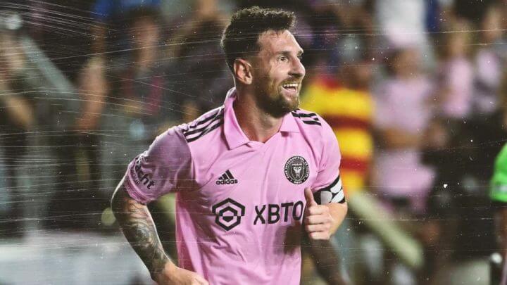 Messi em campo jogando pelo Inter Miami