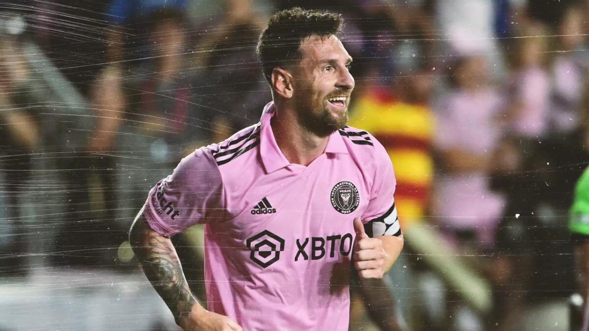 Messi em campo jogando pelo Inter Miami