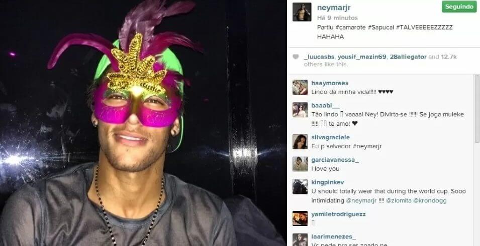 neymar de máscara de carnaval