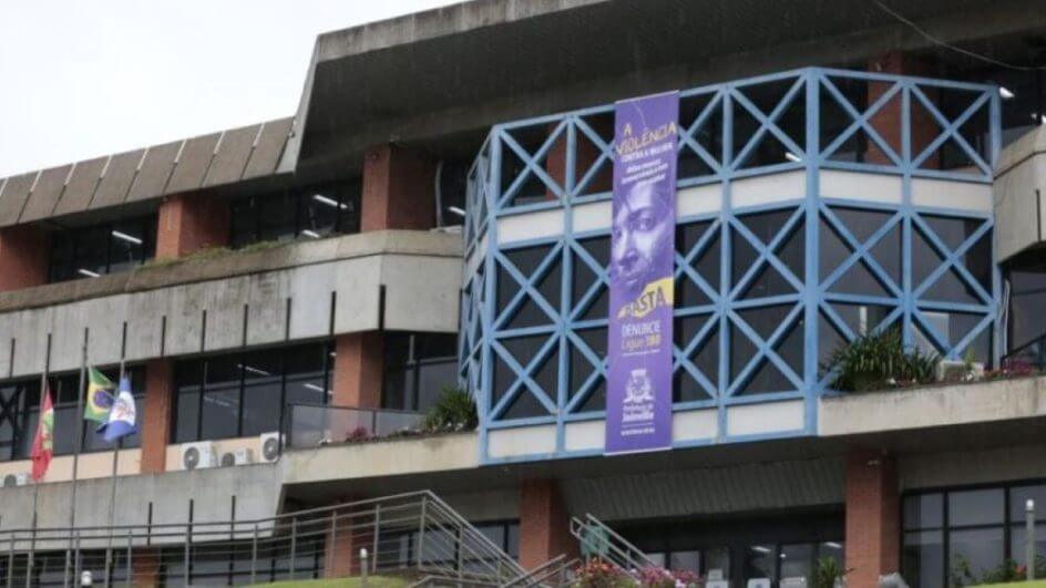 prefeitura-joinville-faixa-agosto-lilas