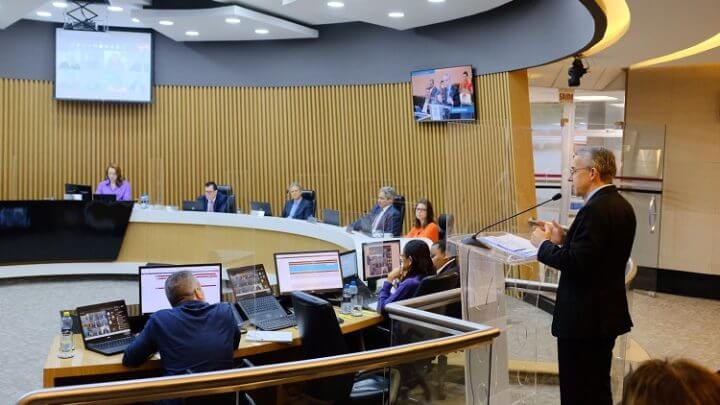 Prefeito Mario Hildebrandt defende tese no TCE
