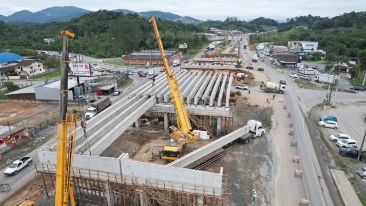 Viaduto está sendo construído no Badenfurt, em Blumenau