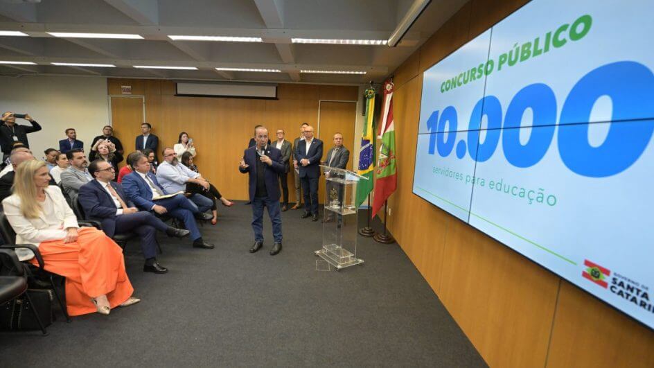 Governador apresenta o pacote bilionário para a educação de SC