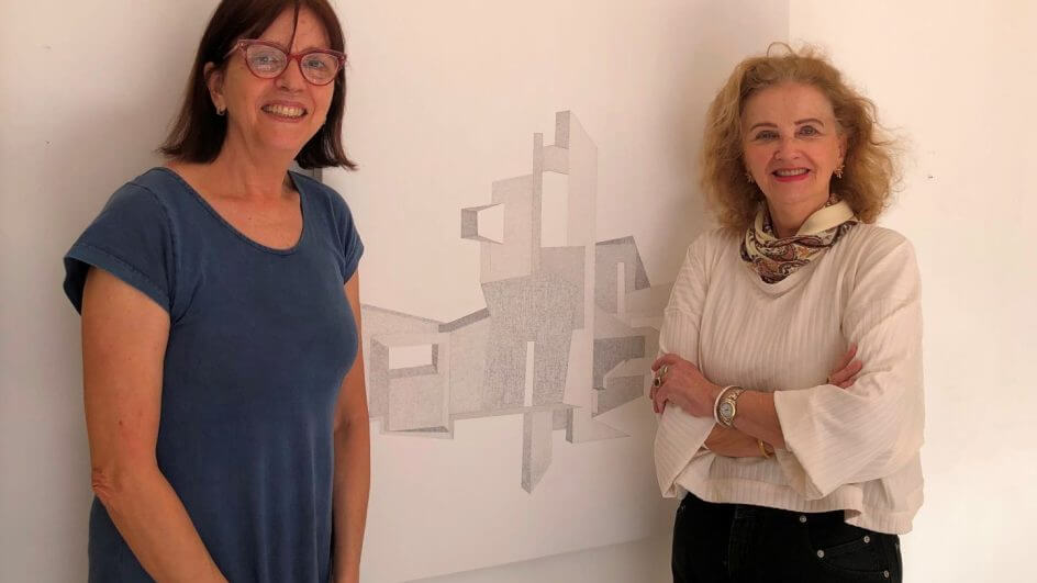 A arista Cassia Aresta com a galerista Helena Fretta. Diego Ramos