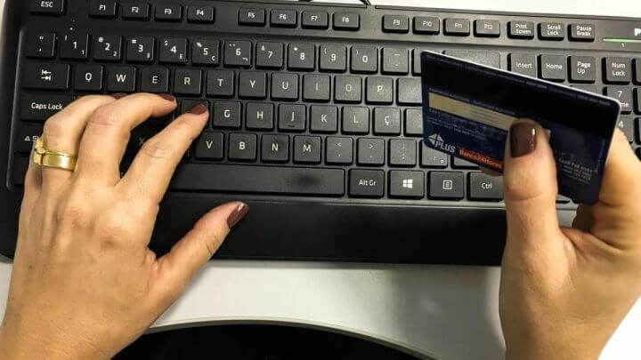 Projeto limita rotativo do cartão de crédito