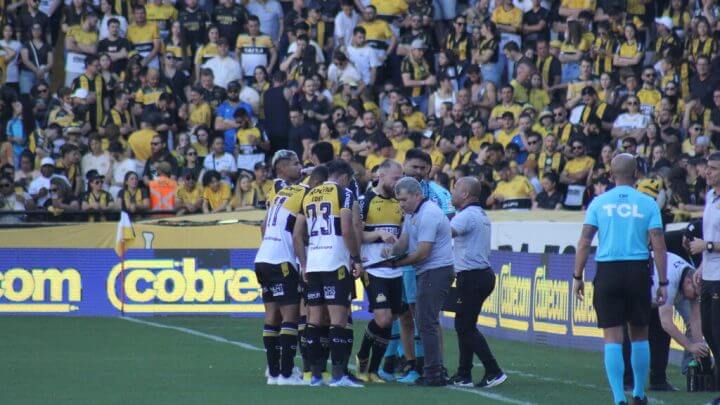 Criciúma tem cinco jogos no Heriberto Hulse para buscar vitórias necessárias para o acesso (Foto: Celso da Luz/ Criciúma EC)