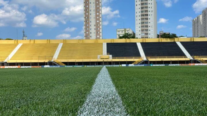 Imagem mostra o estádio 1º de Maio, que será palco de São Bernado x Brusque