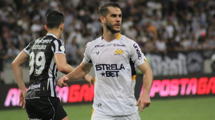 Fellipe Mateus tem o melhor desempenho individual da Série B, na nota sofascore, com 7,37 (Foto: Celso da Luz/ Criciúma EC)