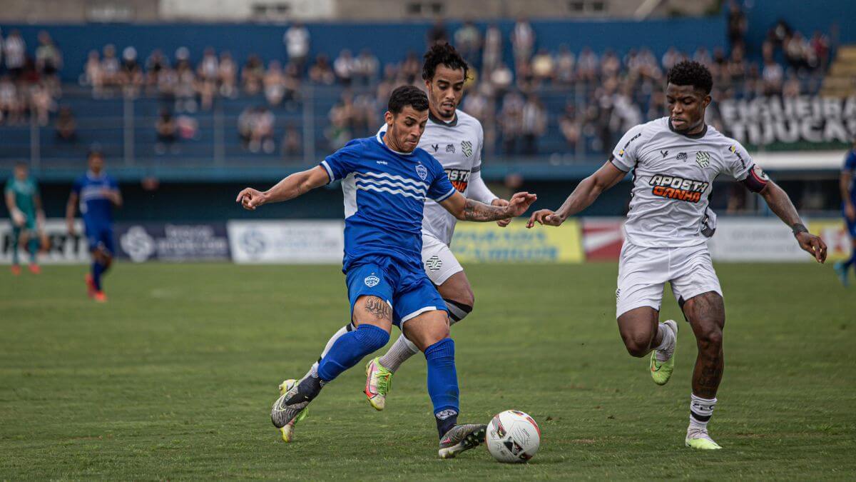 Figueirense em jogo contra o Barra
