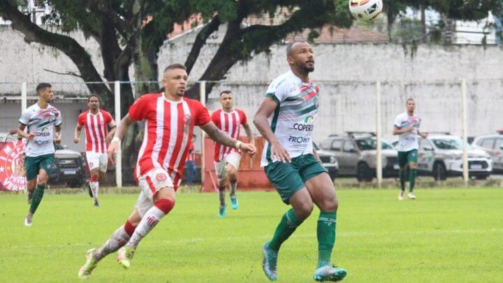 Jogadores do Hercílio Luz e Concórdia