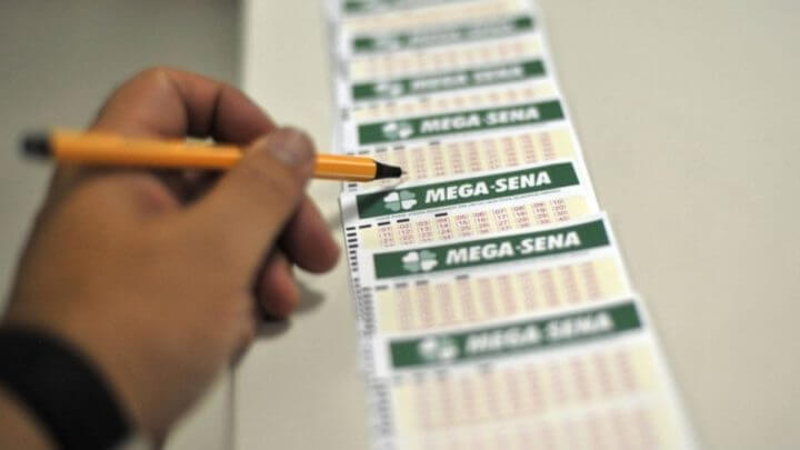 Catarinenses acertam dezenas e levam prêmio na Mega-Sena e +Milionária