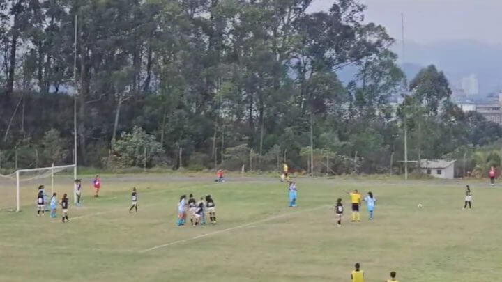 Catarinense Natália Pereira marcou um golaço pelo sub-15 do Corinthians (Foto: Redes sociais/Reprodução)