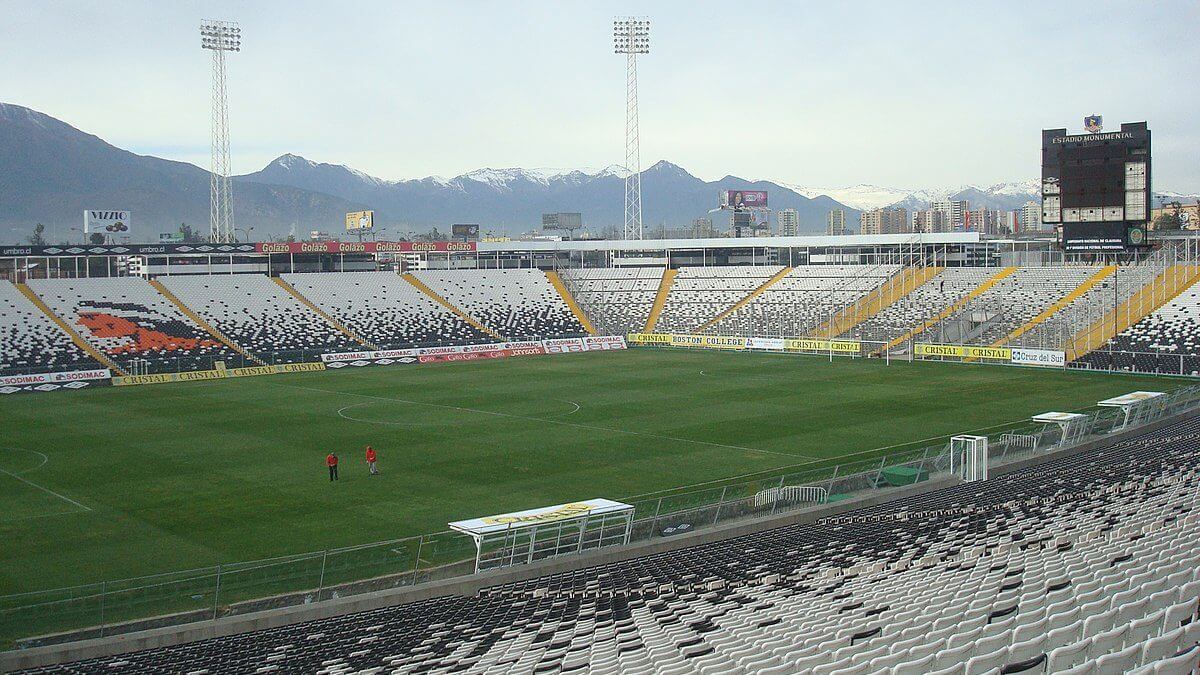 Estádio Monumental de Santiago, no Chile, palco de Chile x Colômbia (Foto: Wikimedia Commons/Reprodução)