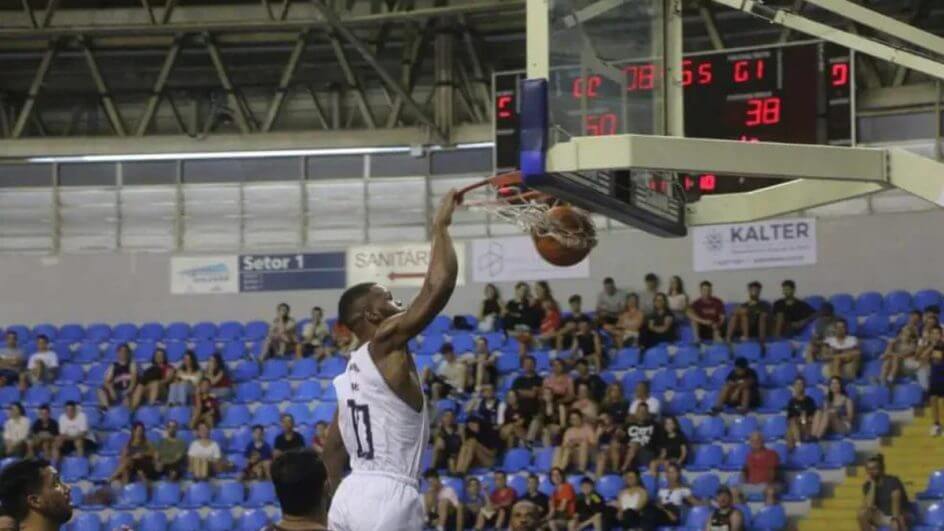 Ginásio Galegão será palco da partida entre Jaraguá x Blumenau (Foto: Sidnei Batista/Apab)