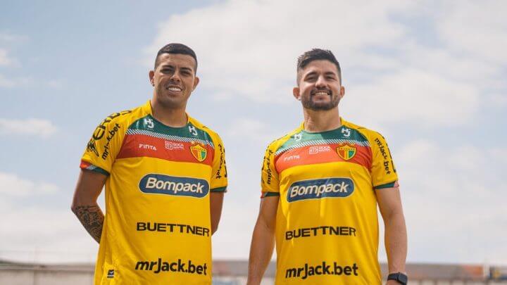 Nova camisa 1 do Brusque para a temporada (Foto: Brusque/Divulgação)