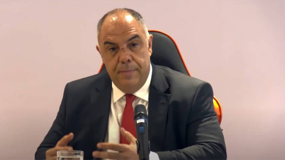 Marcos Braz concede entrevista coletiva sobre a briga em um shopping (TV Fla/Reprodução)