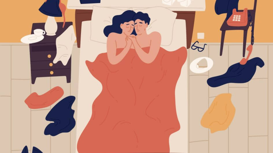 Casal hétero deitado na cama