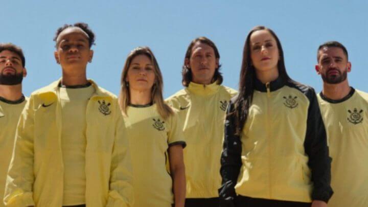 Torcedores se revoltam com jaqueta do Corinthians a 800 reais