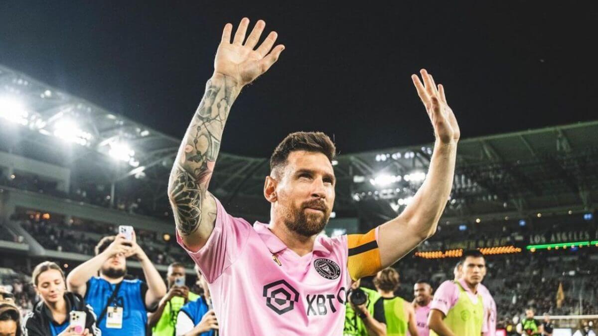Sem Messi, sem torcida: craque sai de campo e leva torcida junto