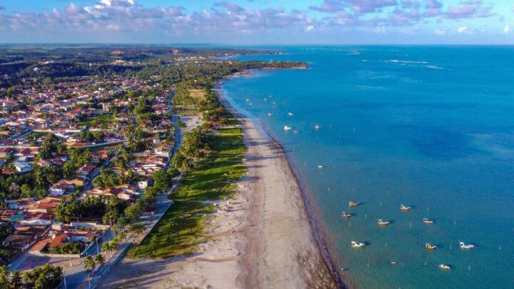 Vista aérea da praia de Paripueira, em Alagoas.