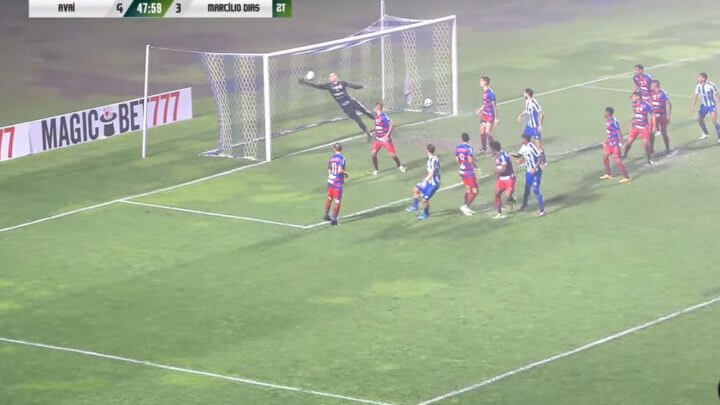Gol polêmico do Avaí sobre o Marcílio Dias