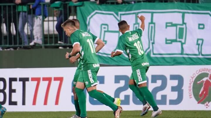 Chapecoense venceu o Barra por 4 a 1 na Arena Condá