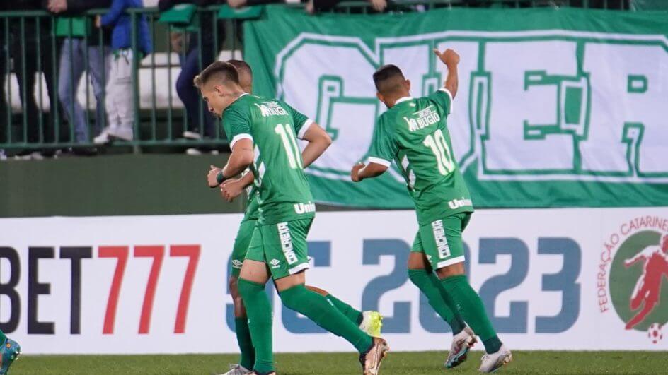 Chapecoense venceu o Barra por 4 a 1 na Arena Condá