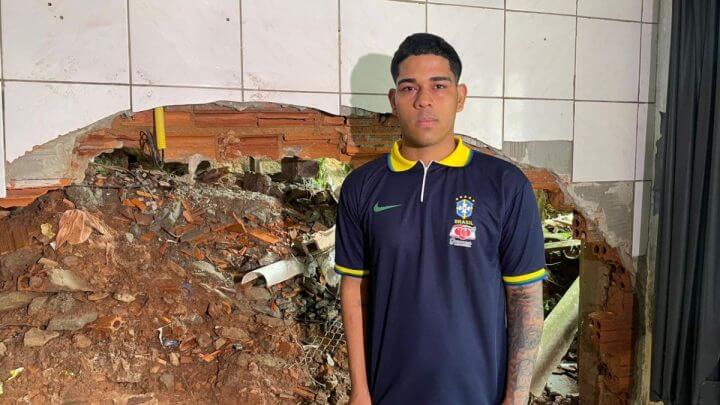 Casa do estudante Victor Alexandre Cardoso foi uma das 160 atingidas