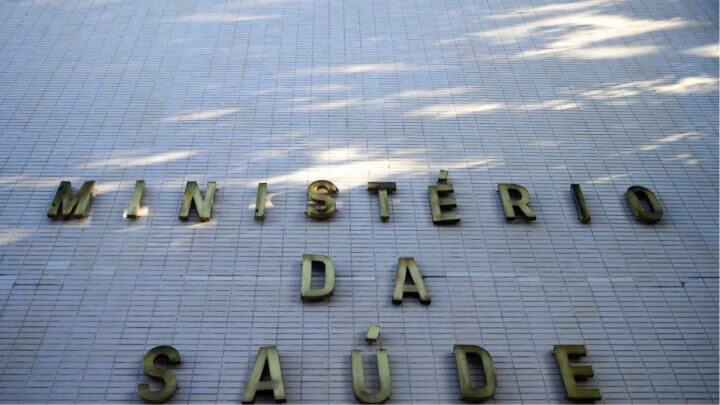 Mistério da Saúde abre 300 vagas temporárias