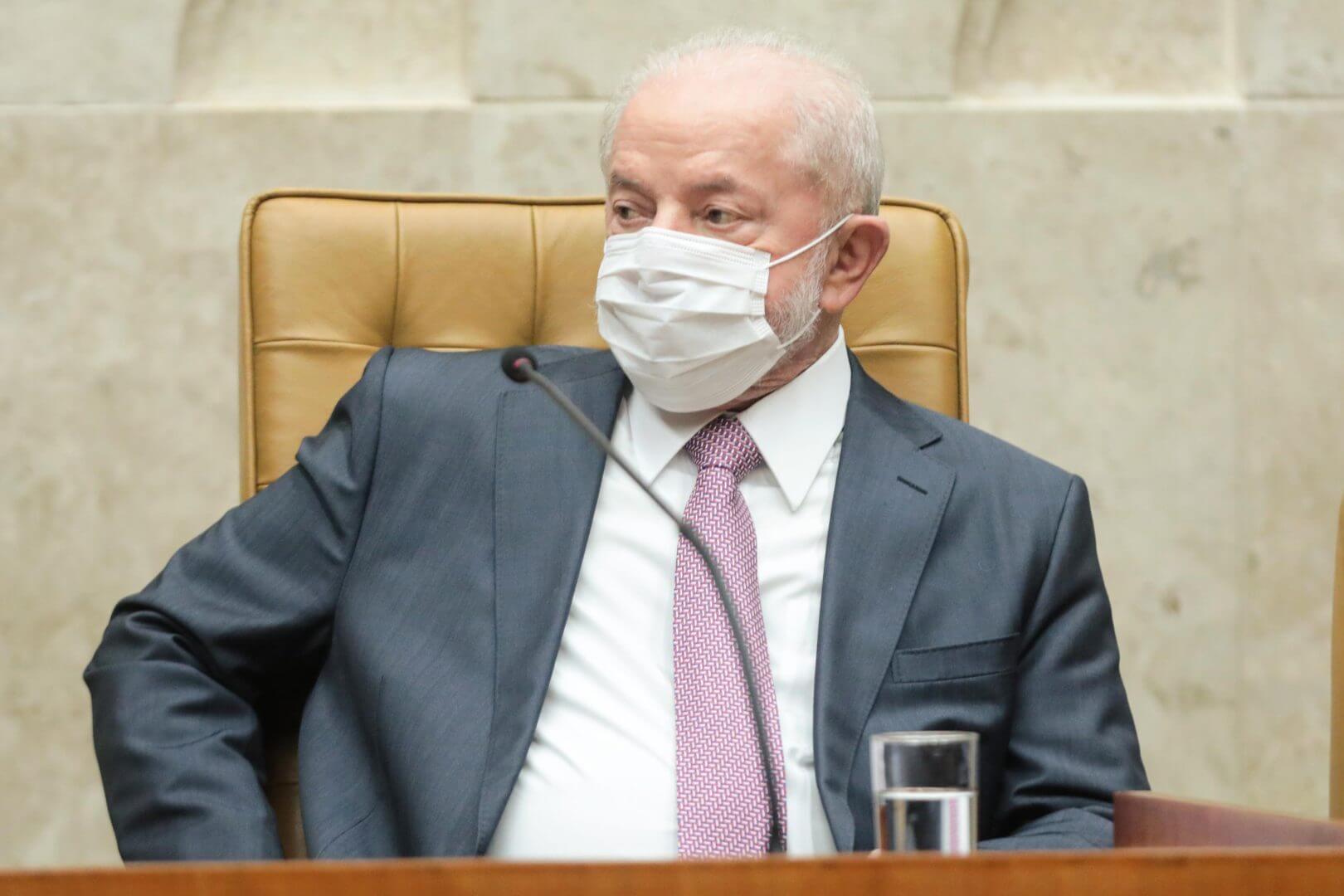 Cirurgia no quadril de Lula foi sem intercorrências e presidente já está acordado, dizem médicos