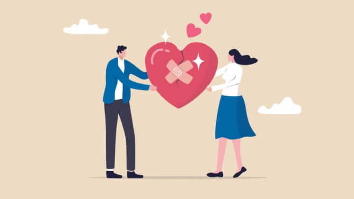 Conceito de casal amoroso lidando com o perdão simbolizado pelo coração com band-aid